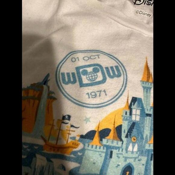 DisneyDisney World "The Most Magical Place on Earth" Graphic T-Shirt – Size L - Picture 2 of 4